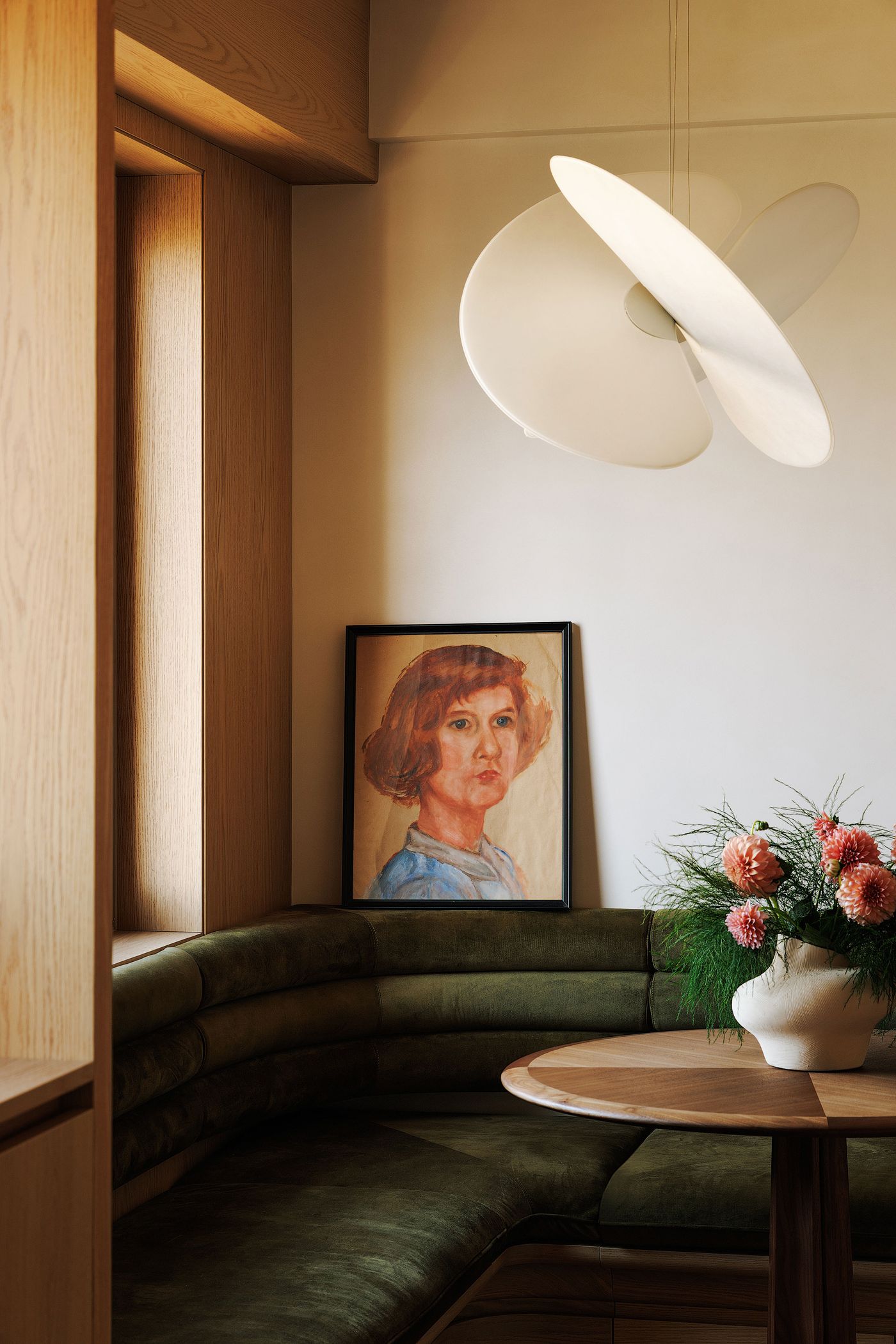 Curated visual reference: Fresh Look at Yspractice Brings Warmth And Softness To A High Rise Apartment
