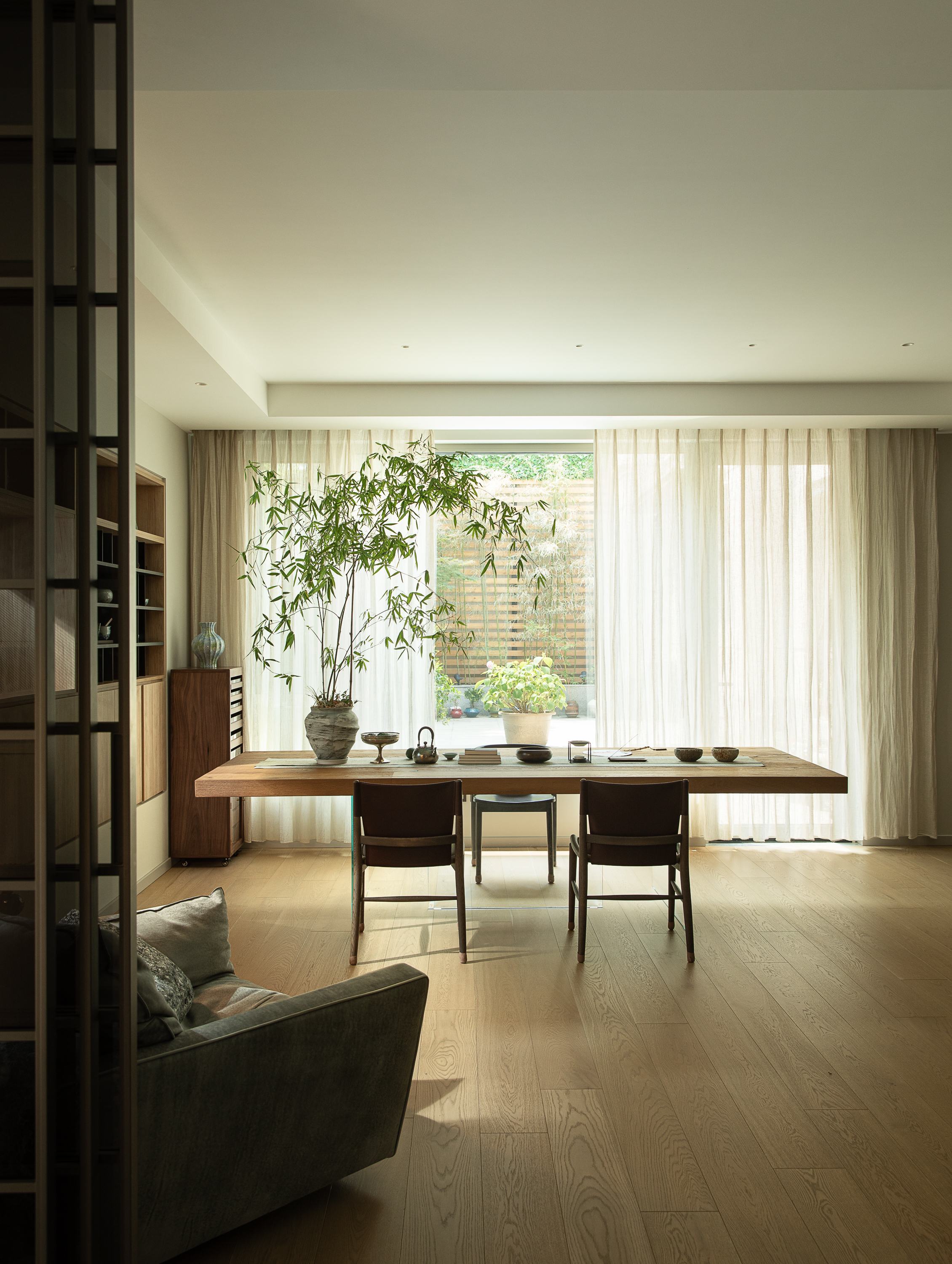 s house arranges family life around a light-filled underground atrium ...