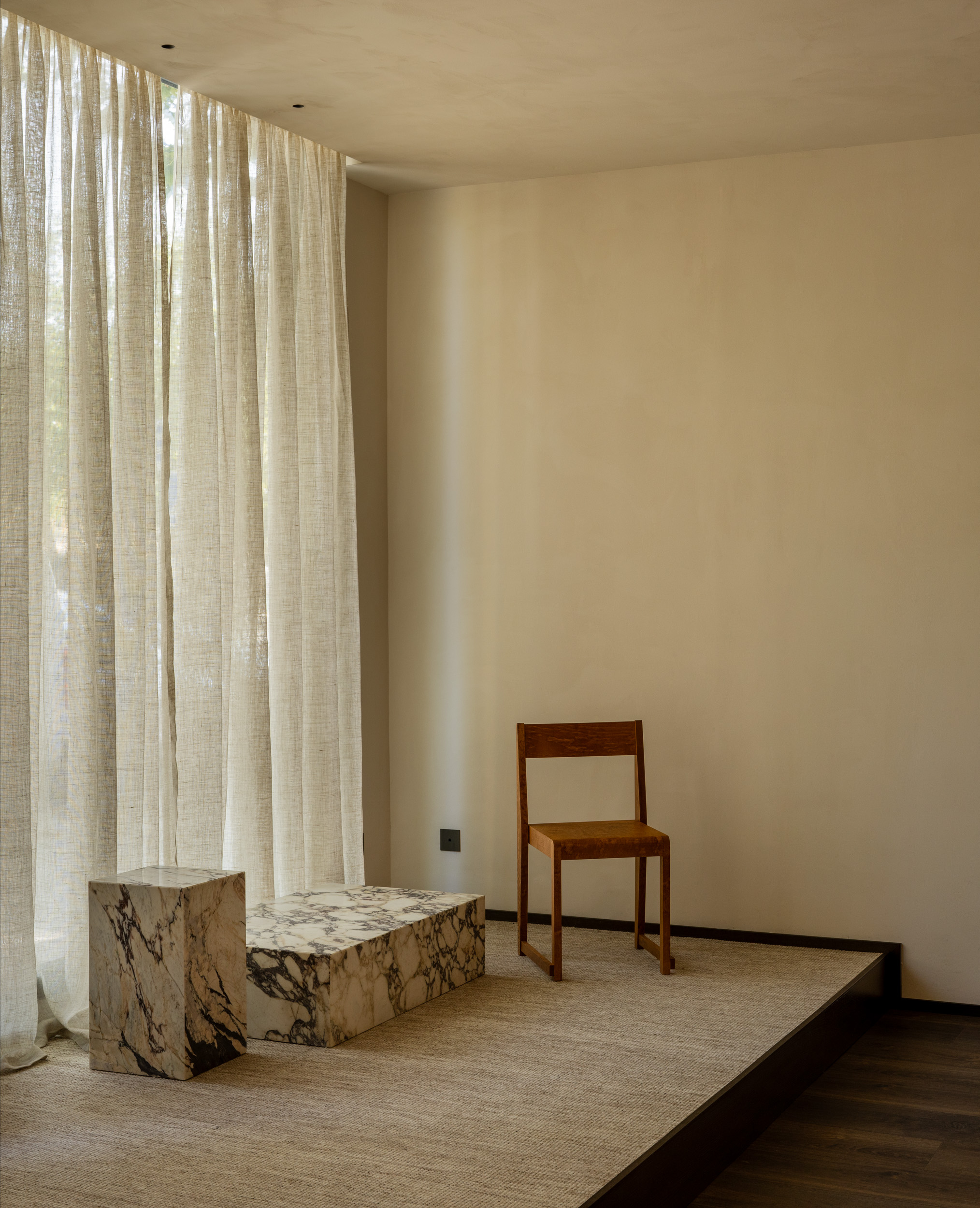madrid office alvico blends workspace and showroom in serene interior ...