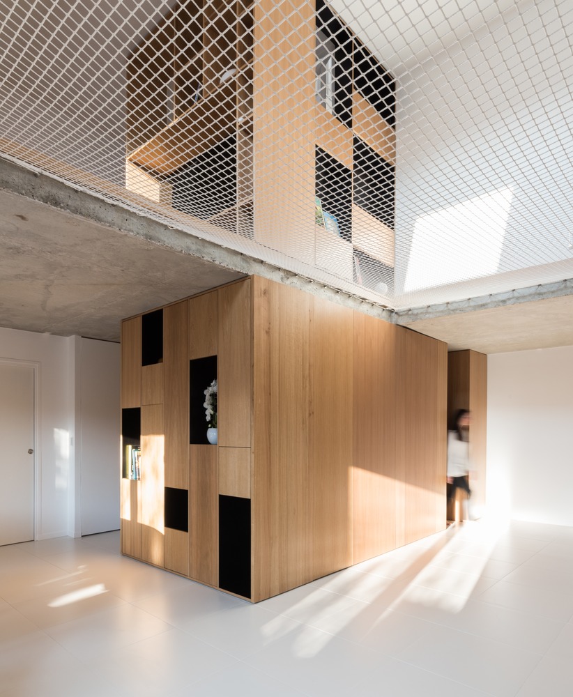 a playfully designed "around the net" house : project by martins afonso ...