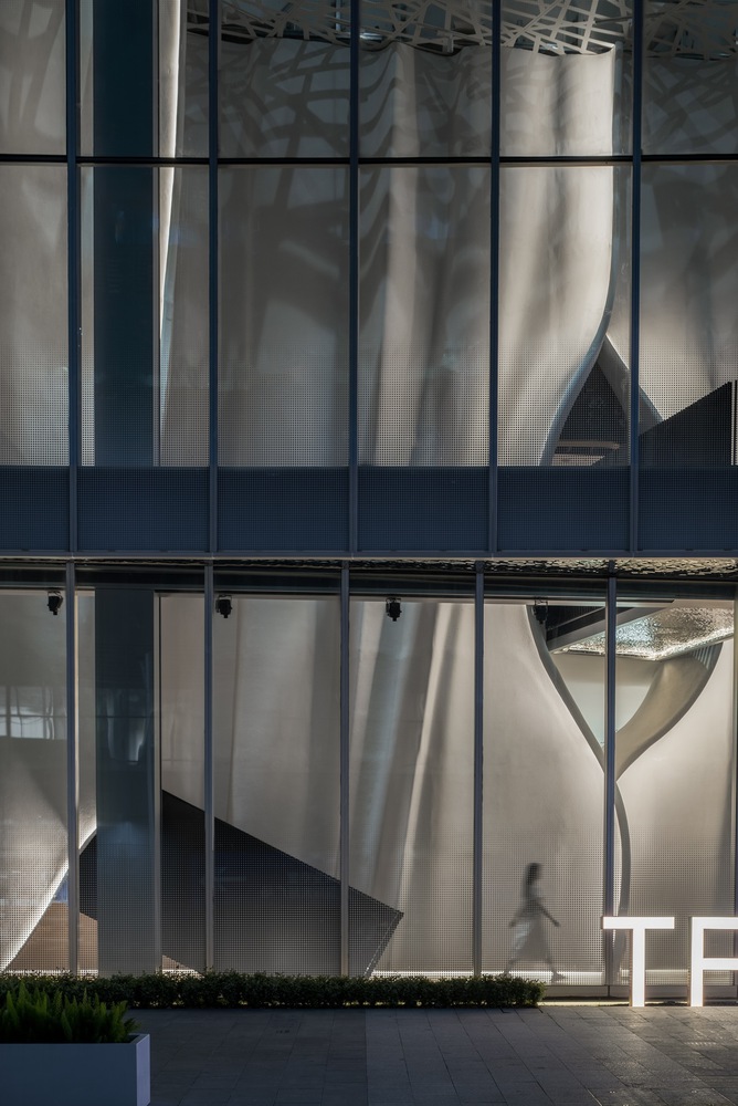 news: the veil city forging connections with sculptural columns
