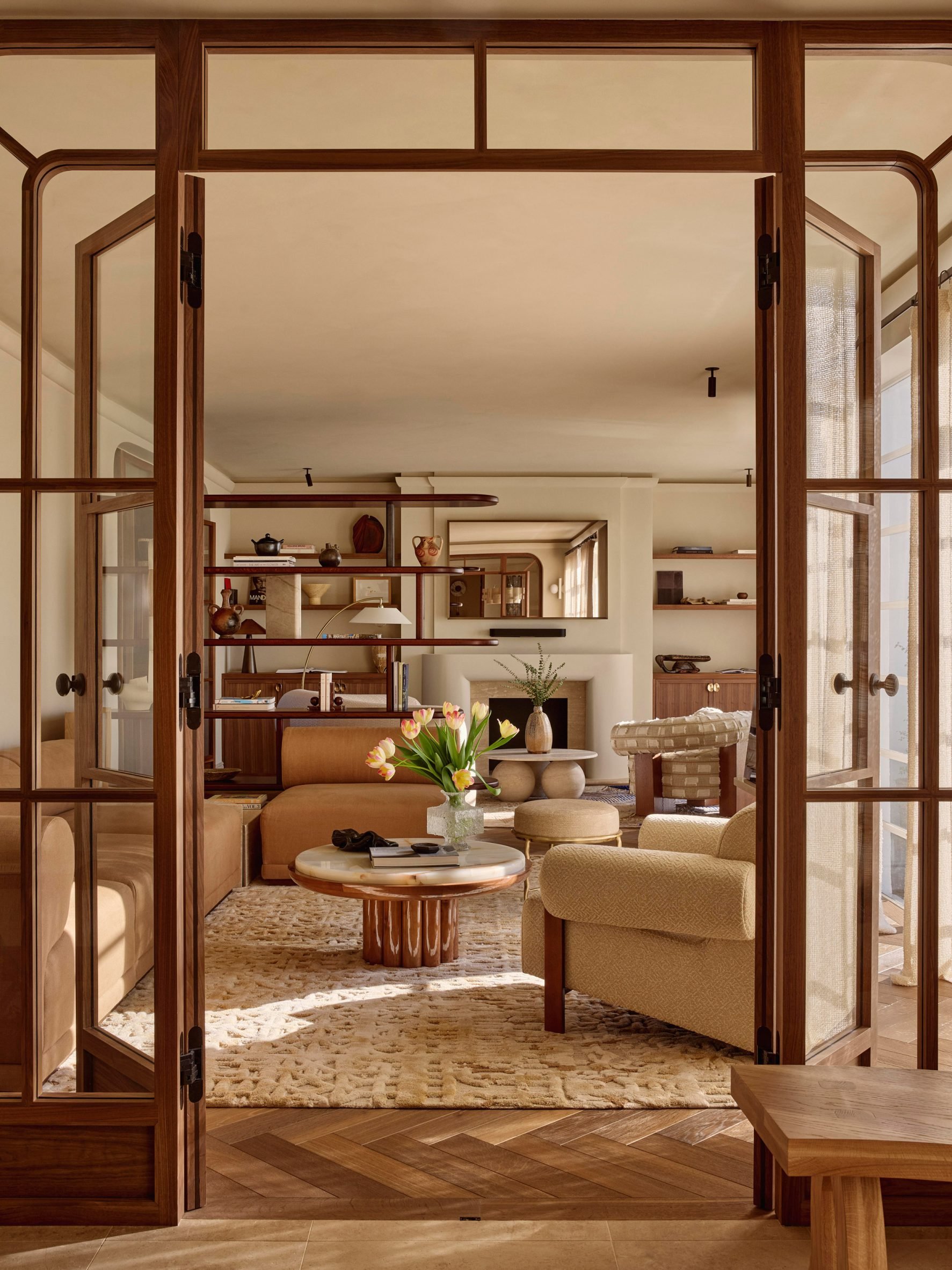 Photo inspiration: Fresh Look at Uncanny Studio Reimagines London Penthouse With Art Deco And Midcentury