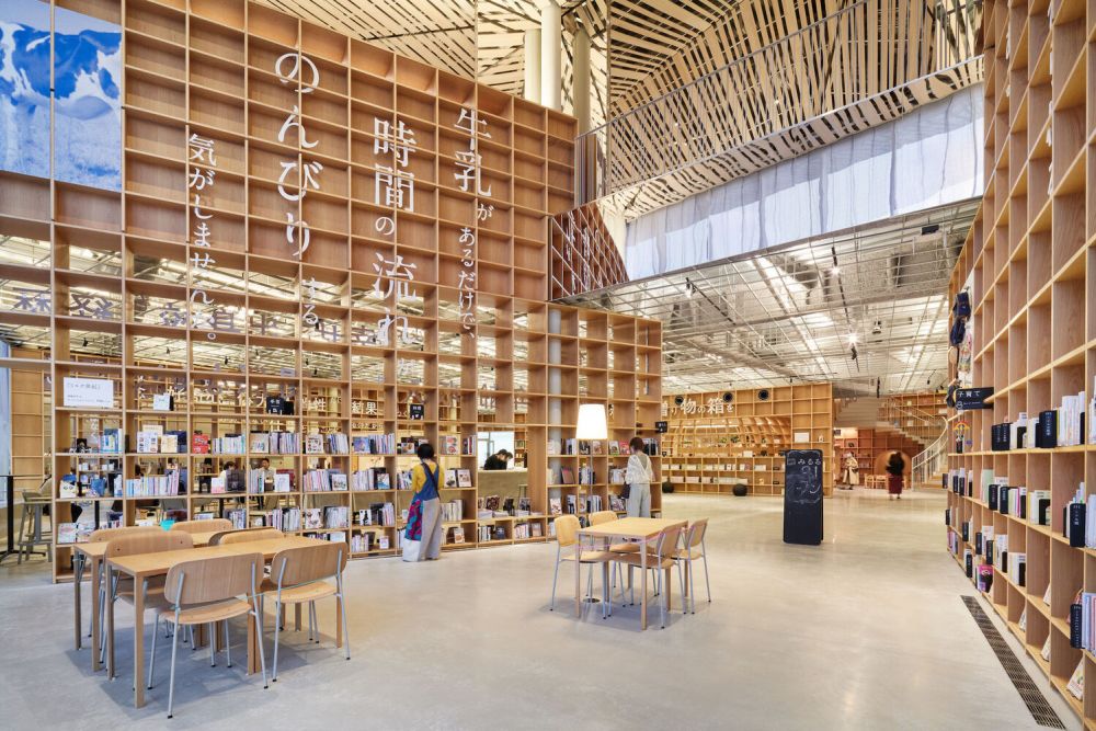 nasushiobara library makes a poetic reminiscent of a wooden forest ...