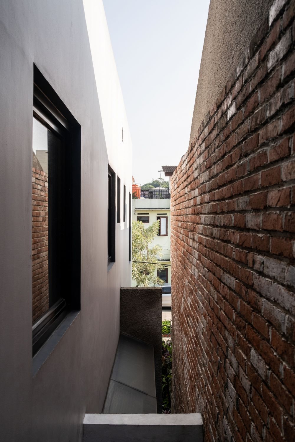 rumah dua bata is a compact and contemporary brick house: project by ...