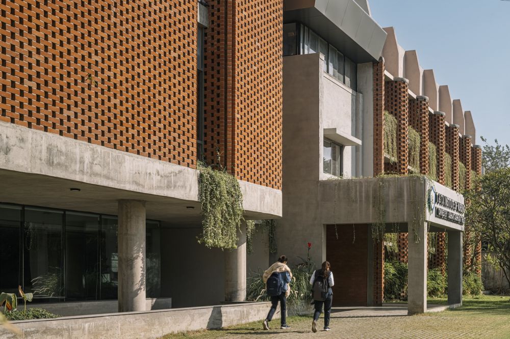 fostering learning and collaboration within brick and concrete: project ...