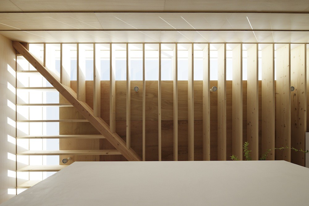 the light walls house is a compact house with natural light wonders ...