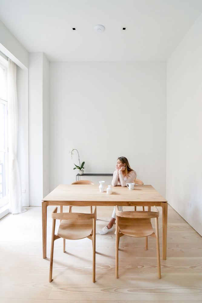 a seamless apartment interior in new york inspired by japandi design ...