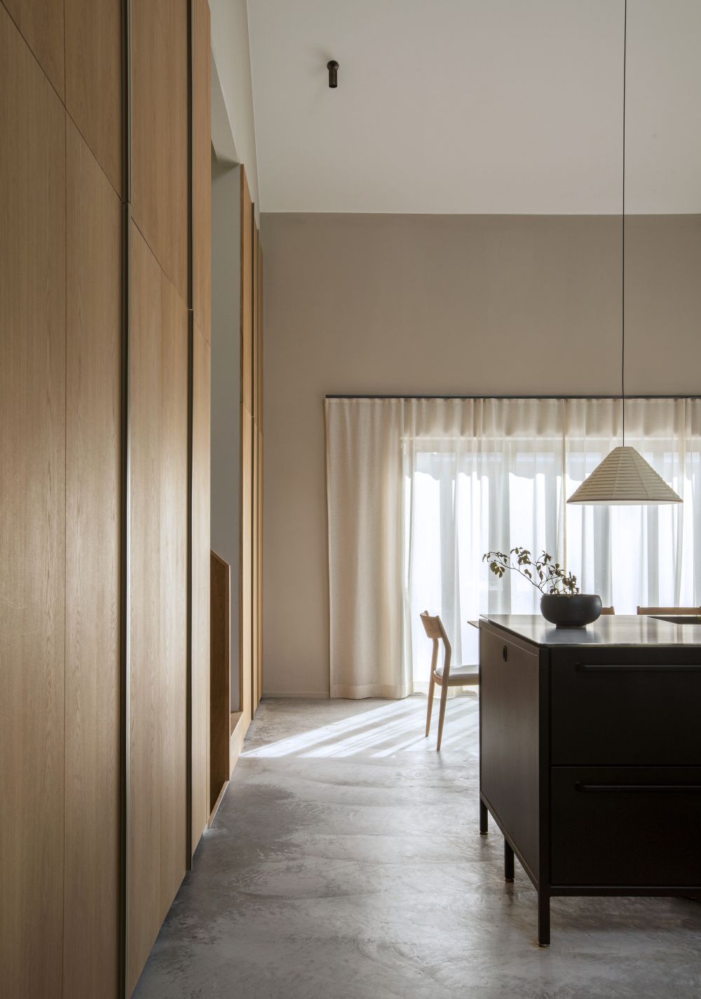 Karimoku case study dining table image