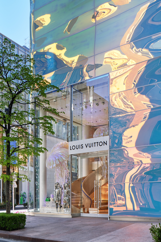 news: shimmering and rhythmic, inside the water-like louis vuitton